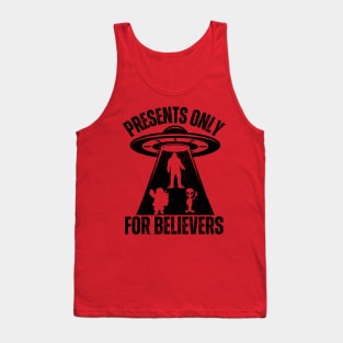 Funny Christmas Alien And Bigfoot Tank Top